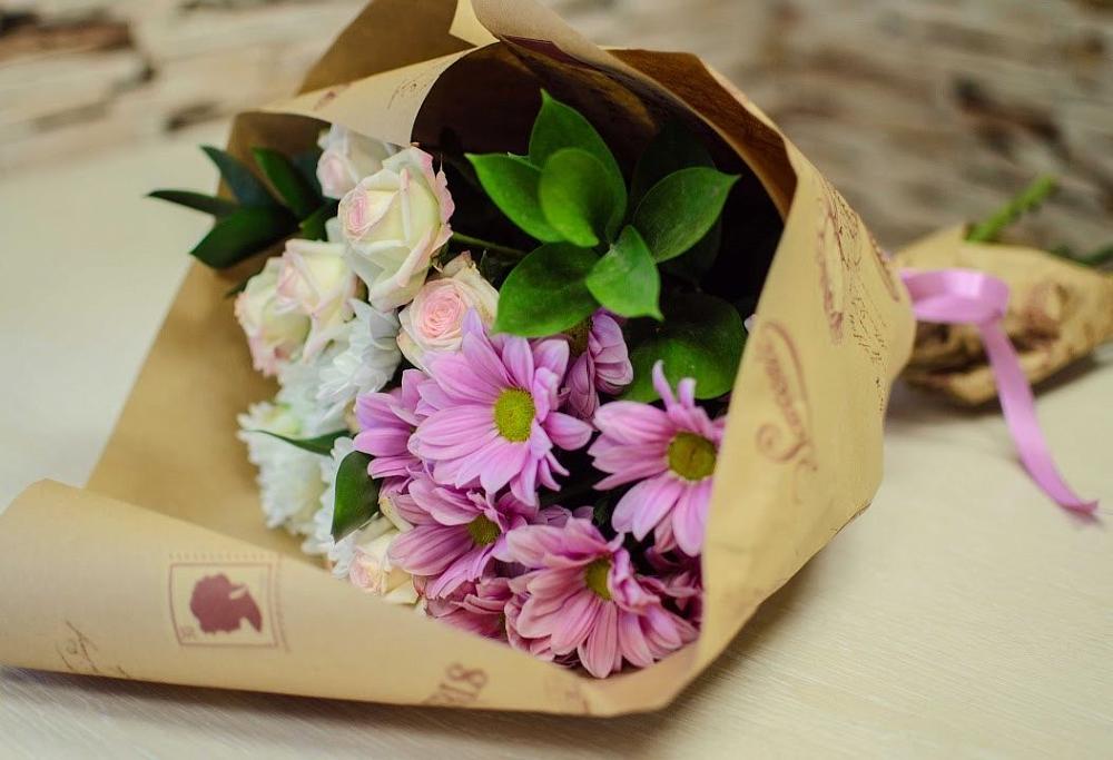 Букет цветов из: Розы и Хризантемы в Тээли