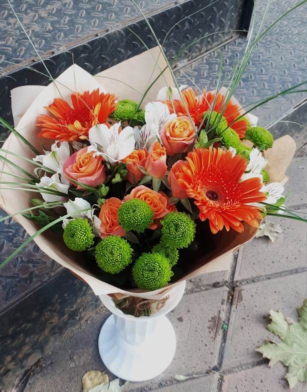 Букет цветов из: Герберы, Хризантемы, Альстромерии и Розы в Тээли