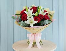 Букет цветов из:  Лилии и Розы в Тээли