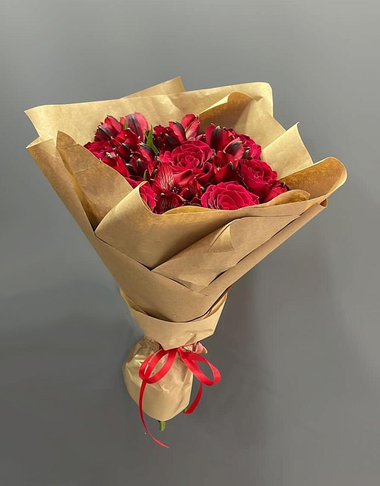 Букет цветов из: Альстромерии и Розы в Тээли