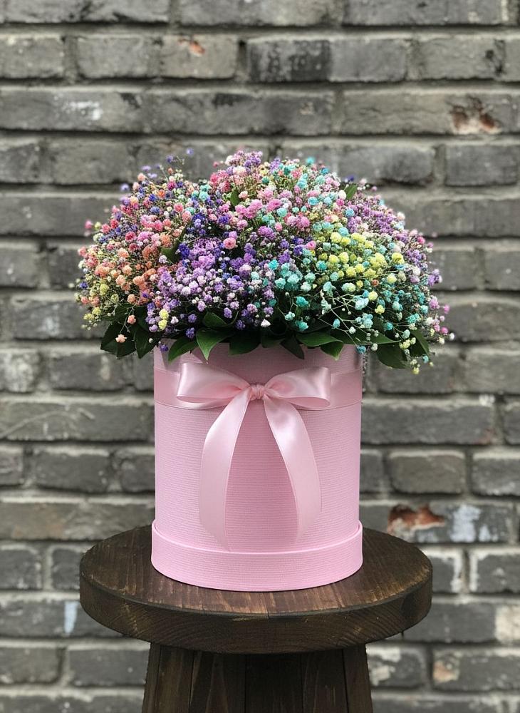 Цветочная композиция из Гипсофила и Розы в шляпной коробке в Тээли