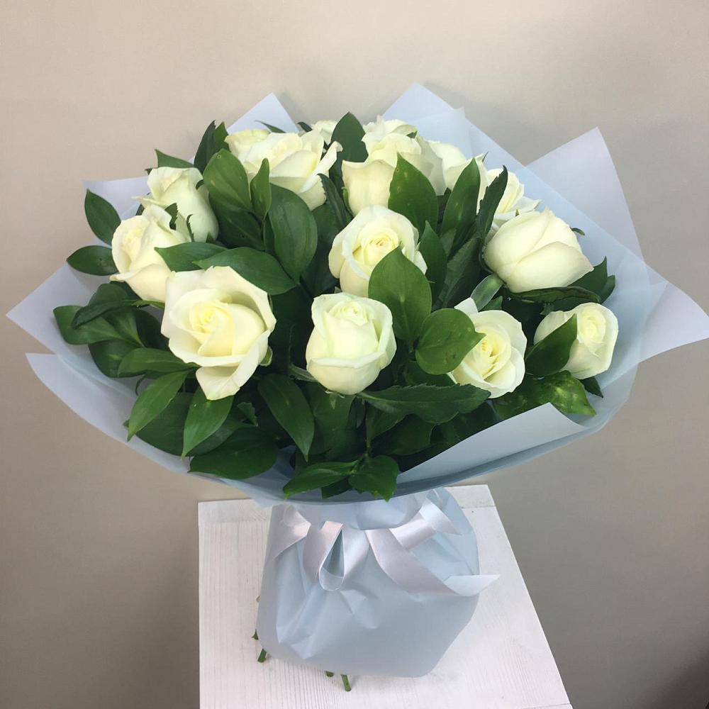 Букет 15 Белых роз Проуд в Тээли
