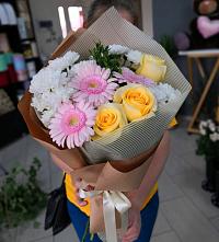 Букет цветов из:  Герберы, Розы и Хризантемы в Тээли