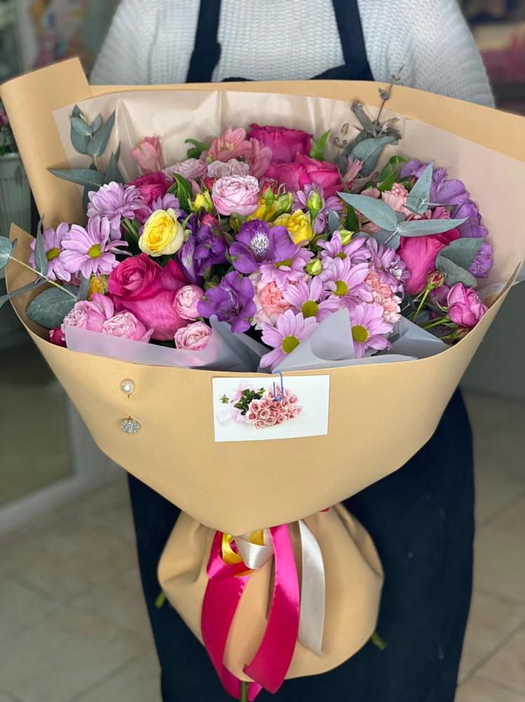 Букет цветов из: Хризантемы, Гвоздики и Альстромерии в Тээли