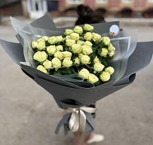 Букет Белые кустовые розы Солинеро в Тээли