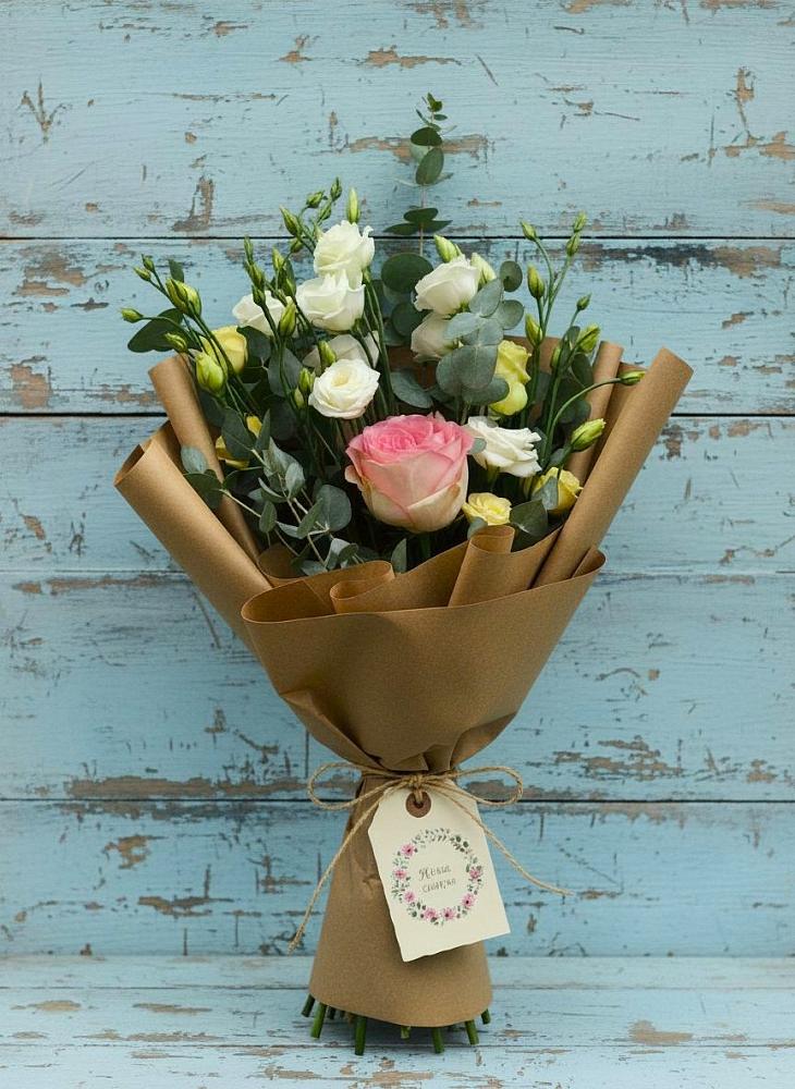 Букет цветов из: Розы и Лизиантусы в Тээли