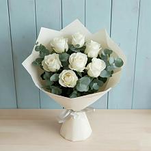 Букет Белые розы в Эвкалипте в Тээли