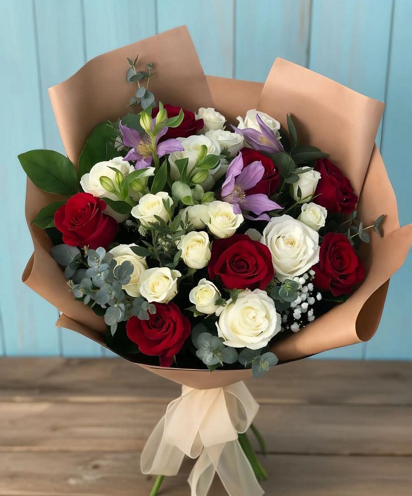 Букет цветов из: Розы и Альстромерии в Тээли