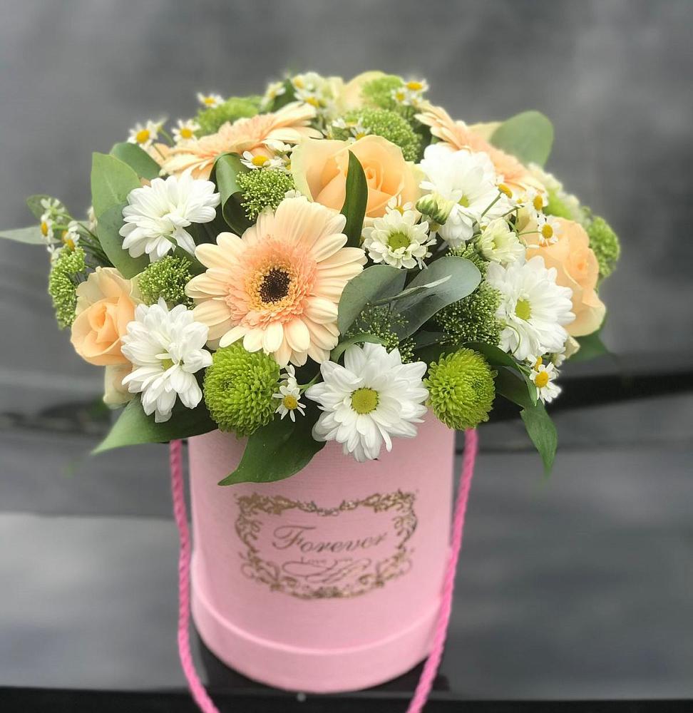 Цветочная композиция из Розы, Герберы и Хризантемы в шляпной коробке в Тээли