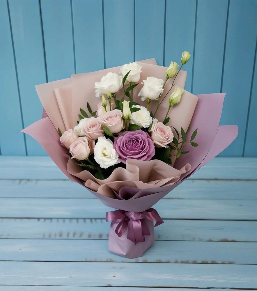 Букет цветов из: Розы и Лизиантусы в Тээли